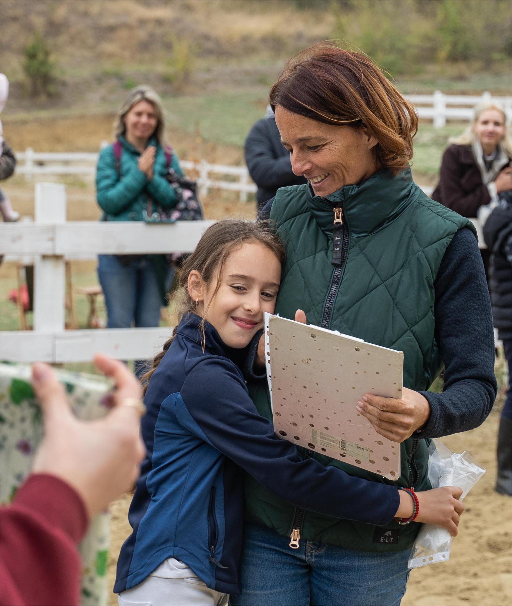 Trener i dete u konjickom klubu u novom sadu